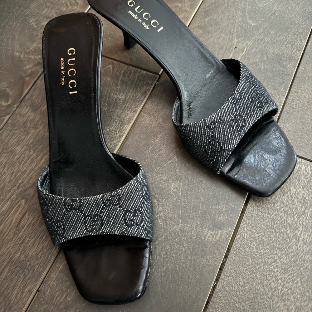 Gucci Black Heeled Shoes with Elegant Design